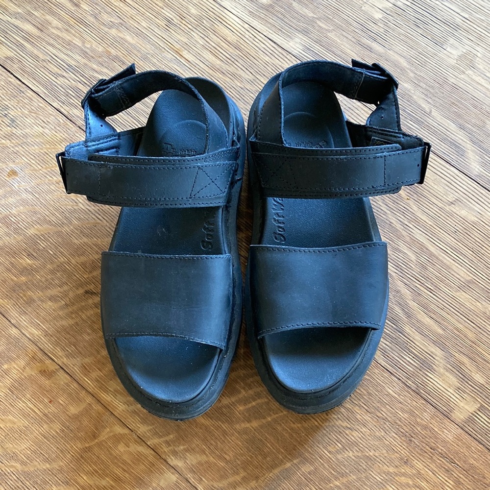 DR MARTEN platform sandal